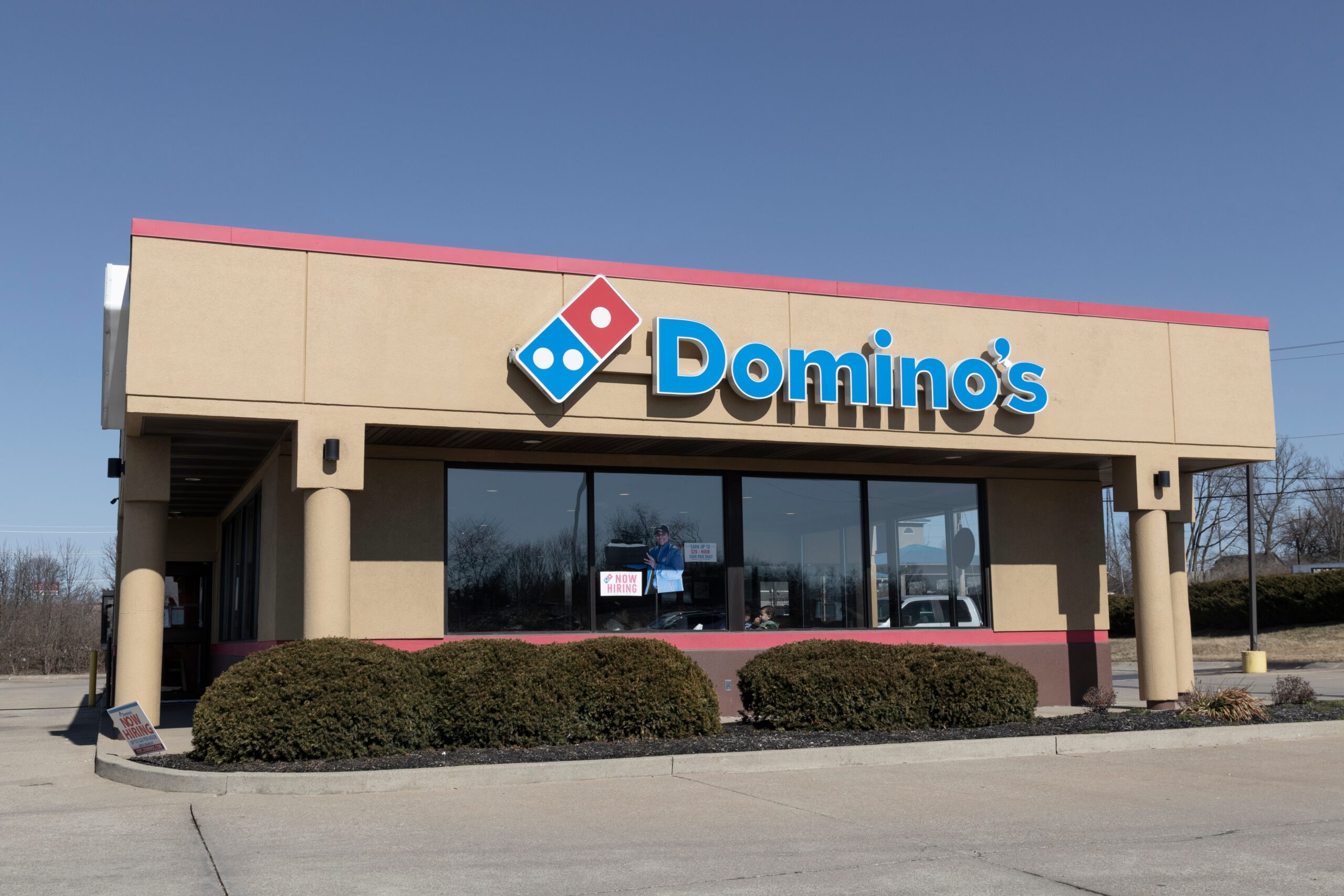 Domino’s Shares Slide: Growth Concerns on Earnings Miss