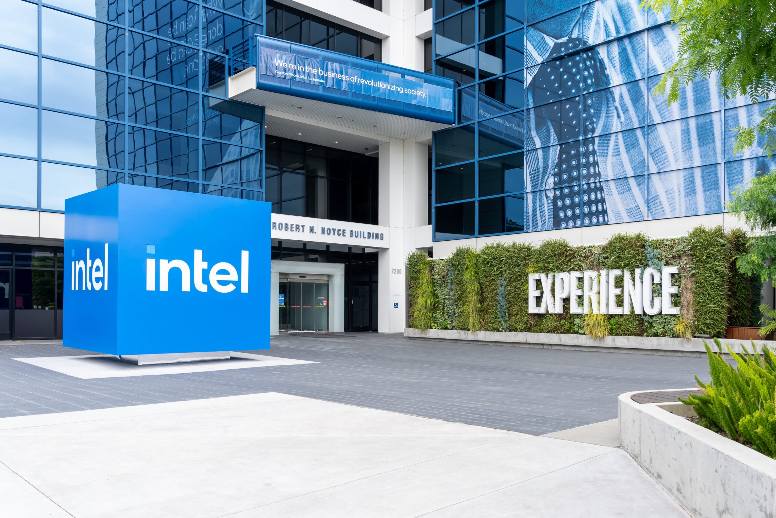 Intel Shares Jump 7% on Ireland Chip Factory Buyback Plan