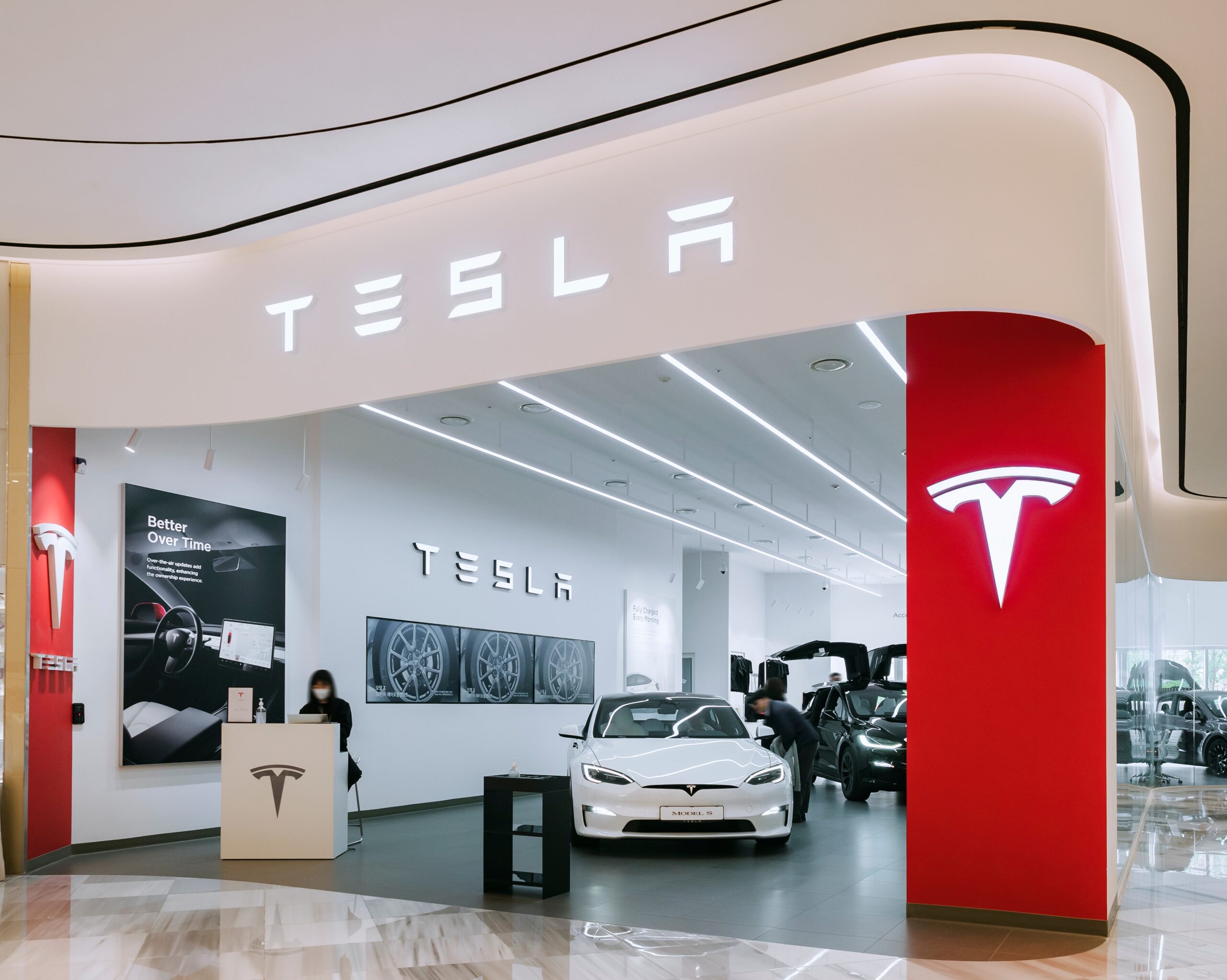 Tesla Shares Edge Up 0.3% as Musk Teases Optimus 3 Robot