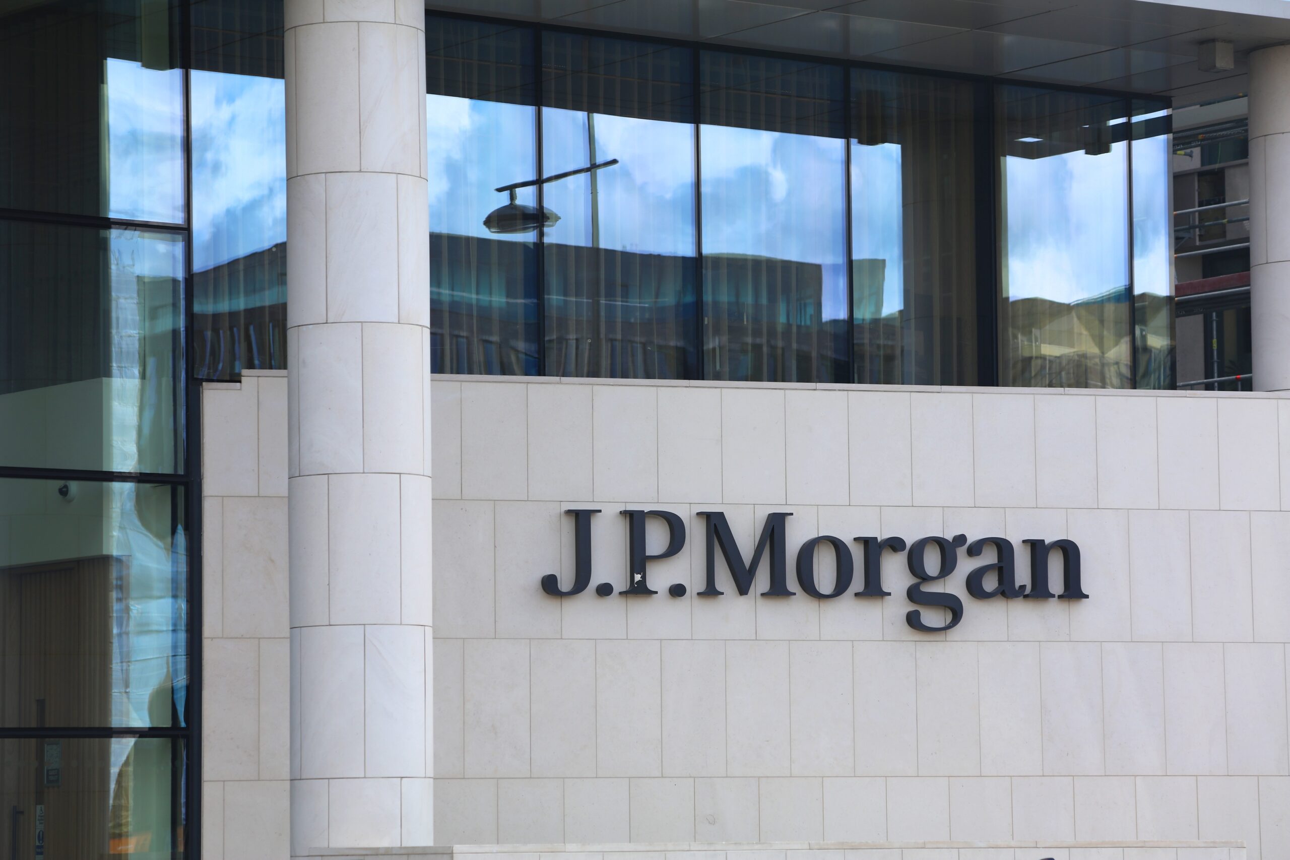 JPMorgan Stock Falls 2.6% Despite 13% Profit Jump