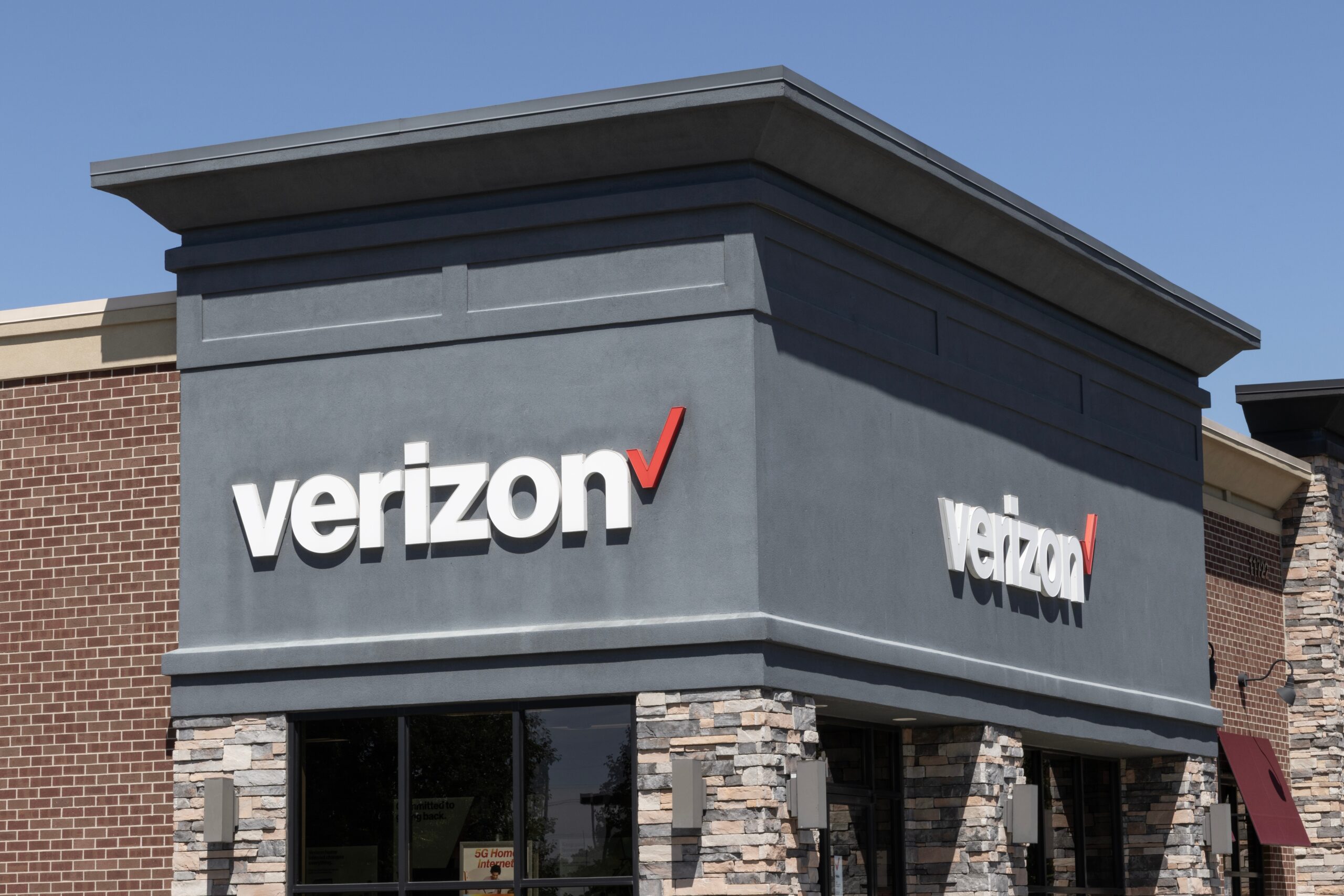 Verizon Shares Jump as Wireless Beats Cable for Subscribers