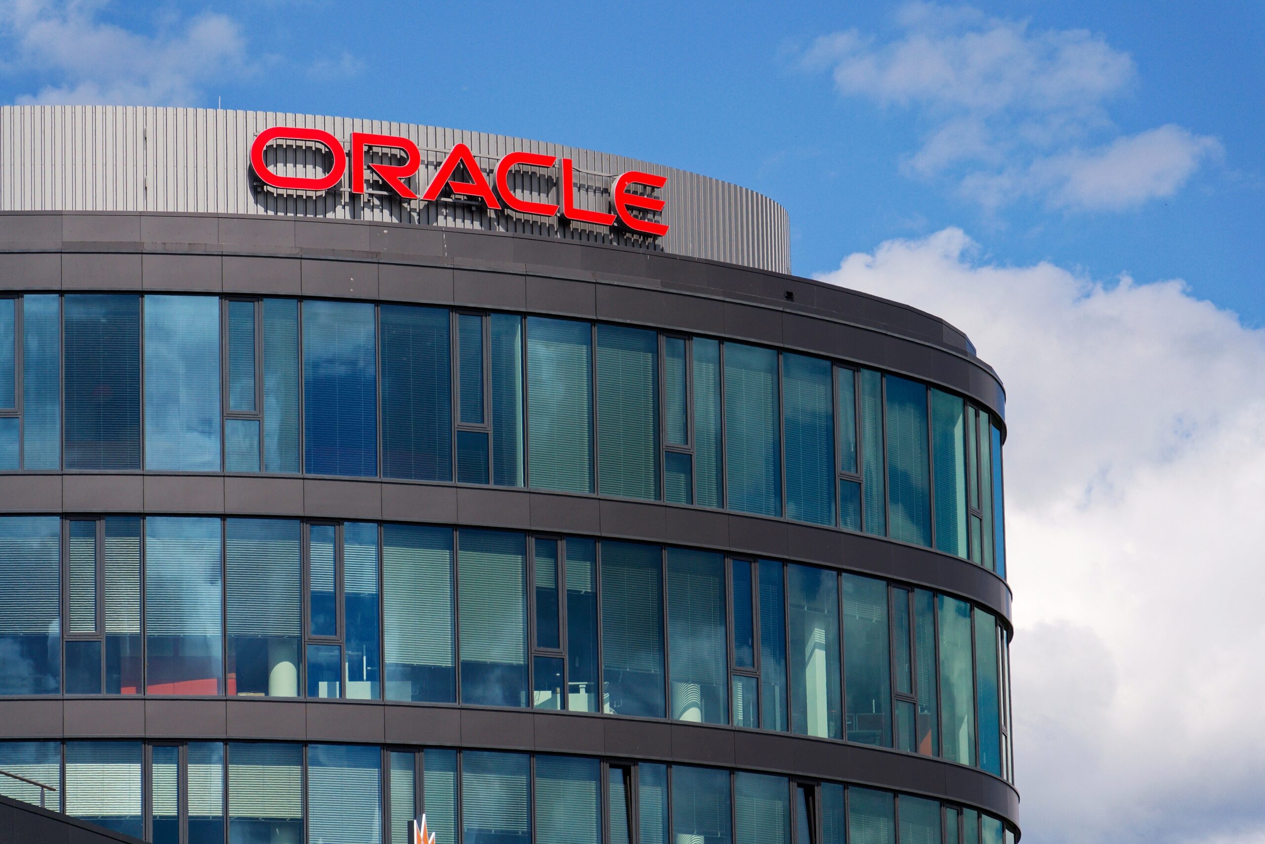 Oracle Shares Drop 4.1% on OpenAI Revenue Miss Fears