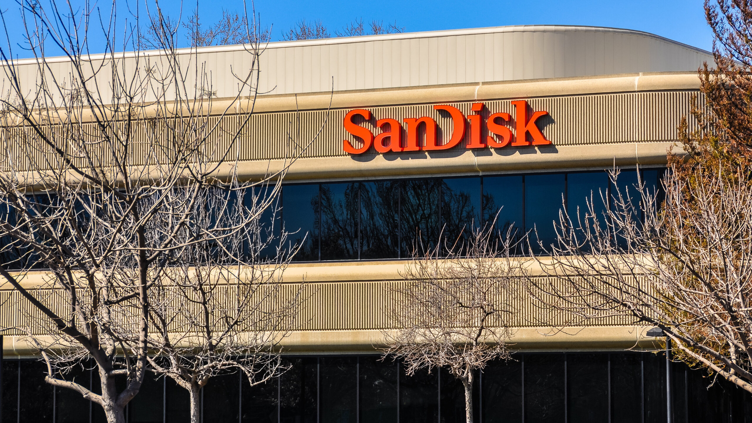 Sandisk Stock Surges 259% in 2026 as Nasdaq 100 Addition Fuels Fresh Momentum