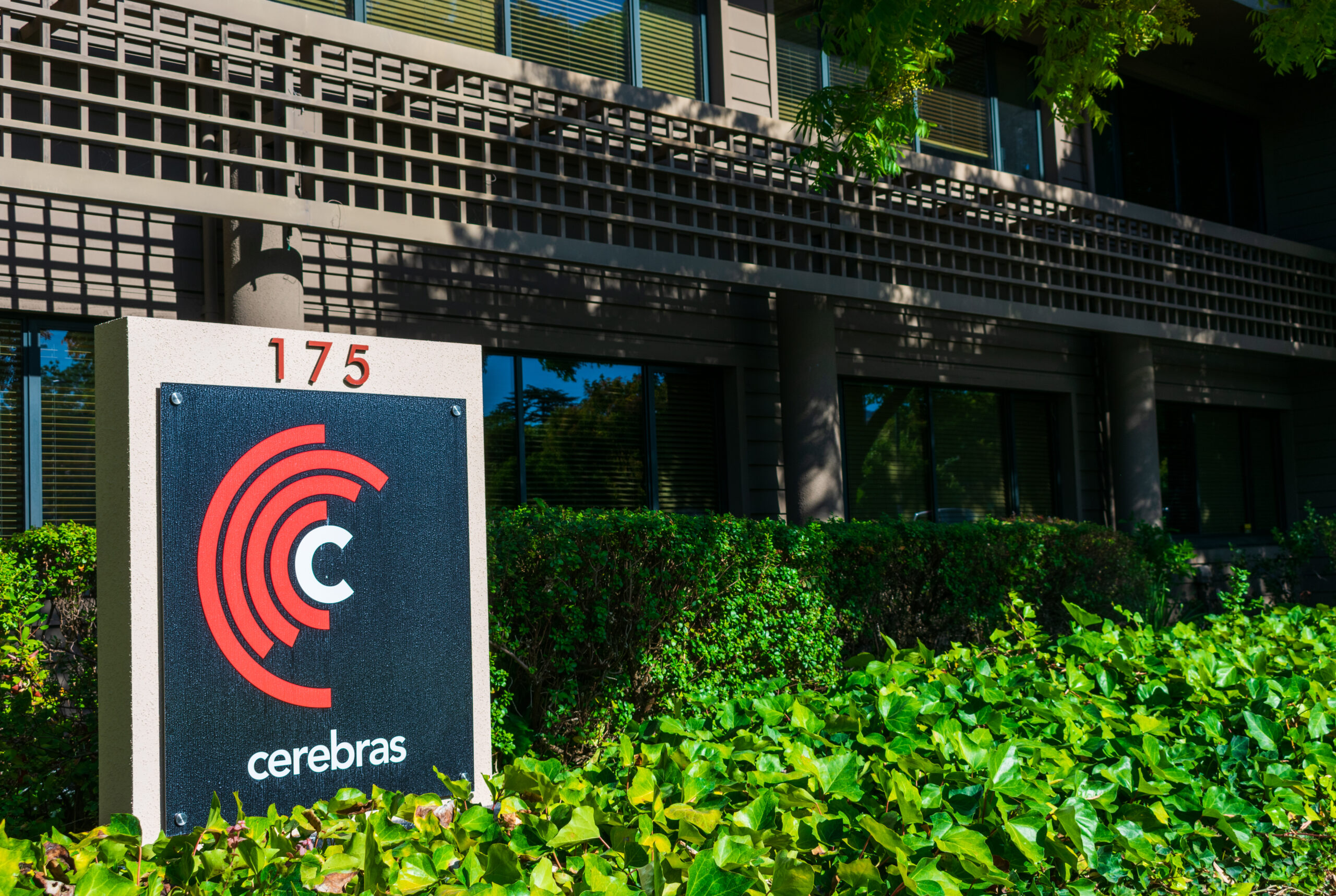 Cerebras Stock Falls 10% After Blockbuster IPO Debut: What Investors Need to Know