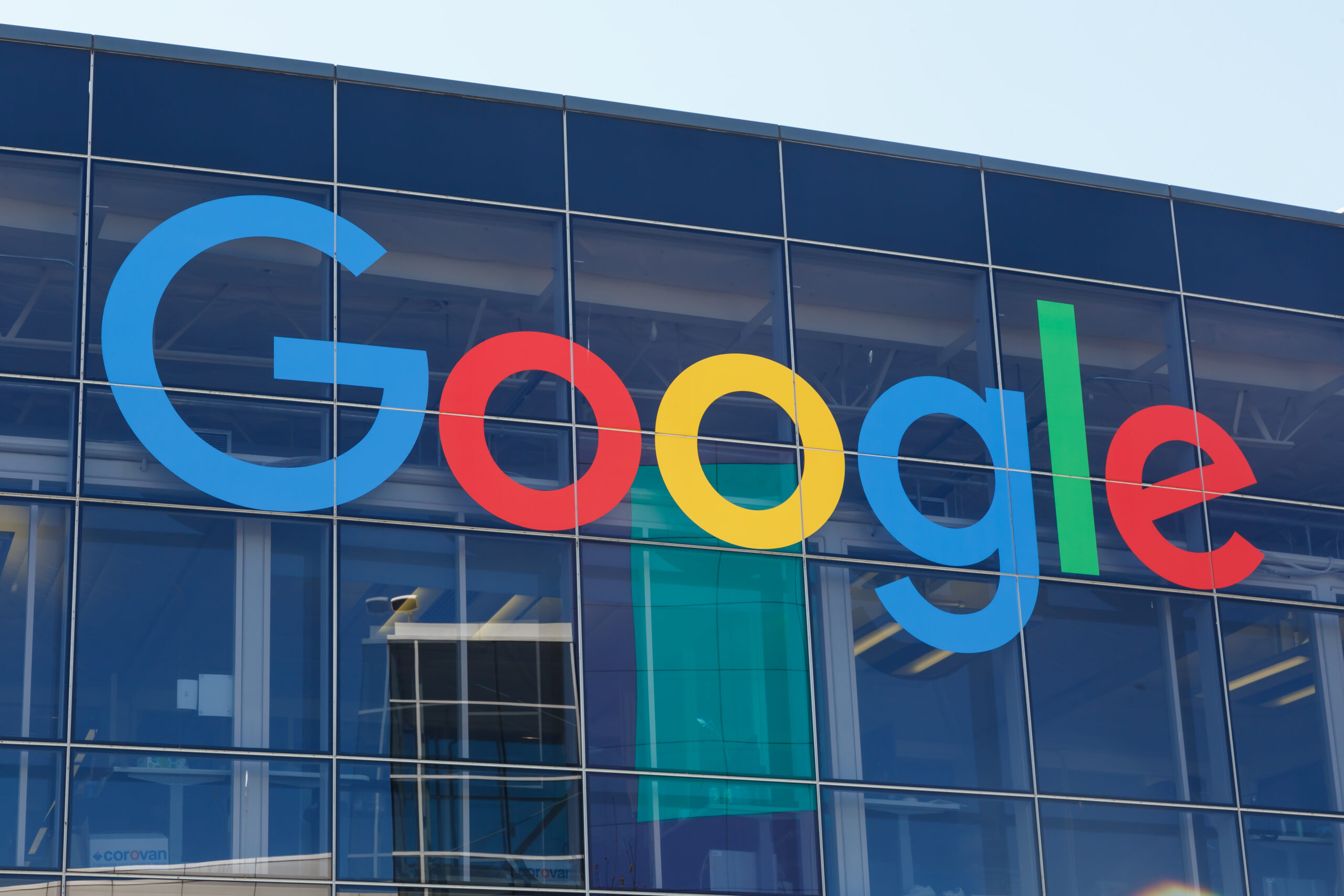 Alphabet Shares Rise 1.4% as $5 Trillion Market Cap Comes Into View