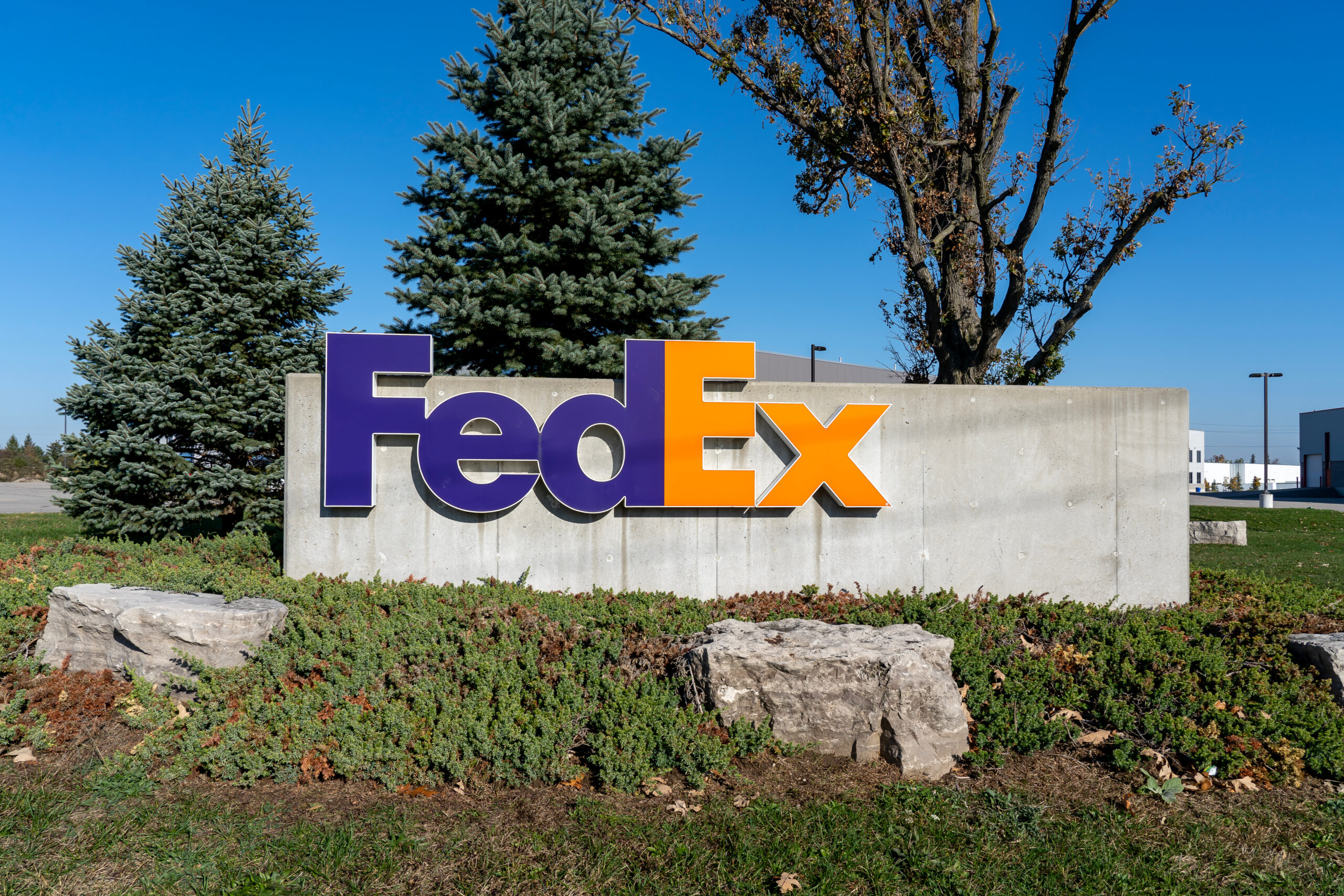 FedEx Shares Plunge 8.7% as Amazon Enters Shipping Market