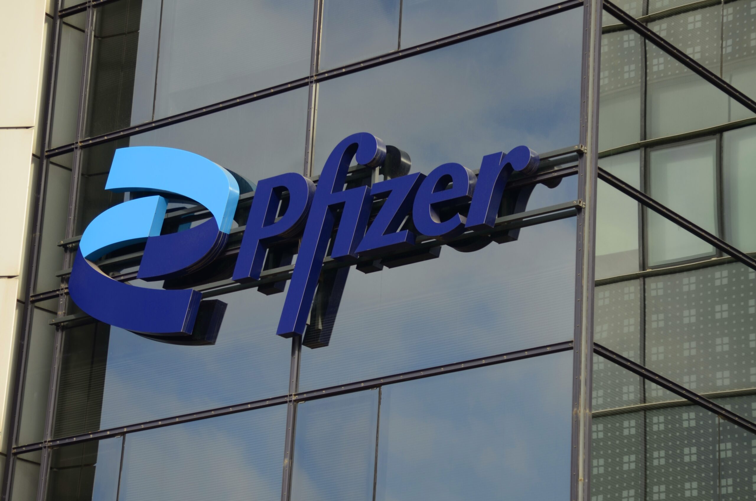 Pfizer Shares Rise 0.5% After Earnings Beat and Guidance Hold