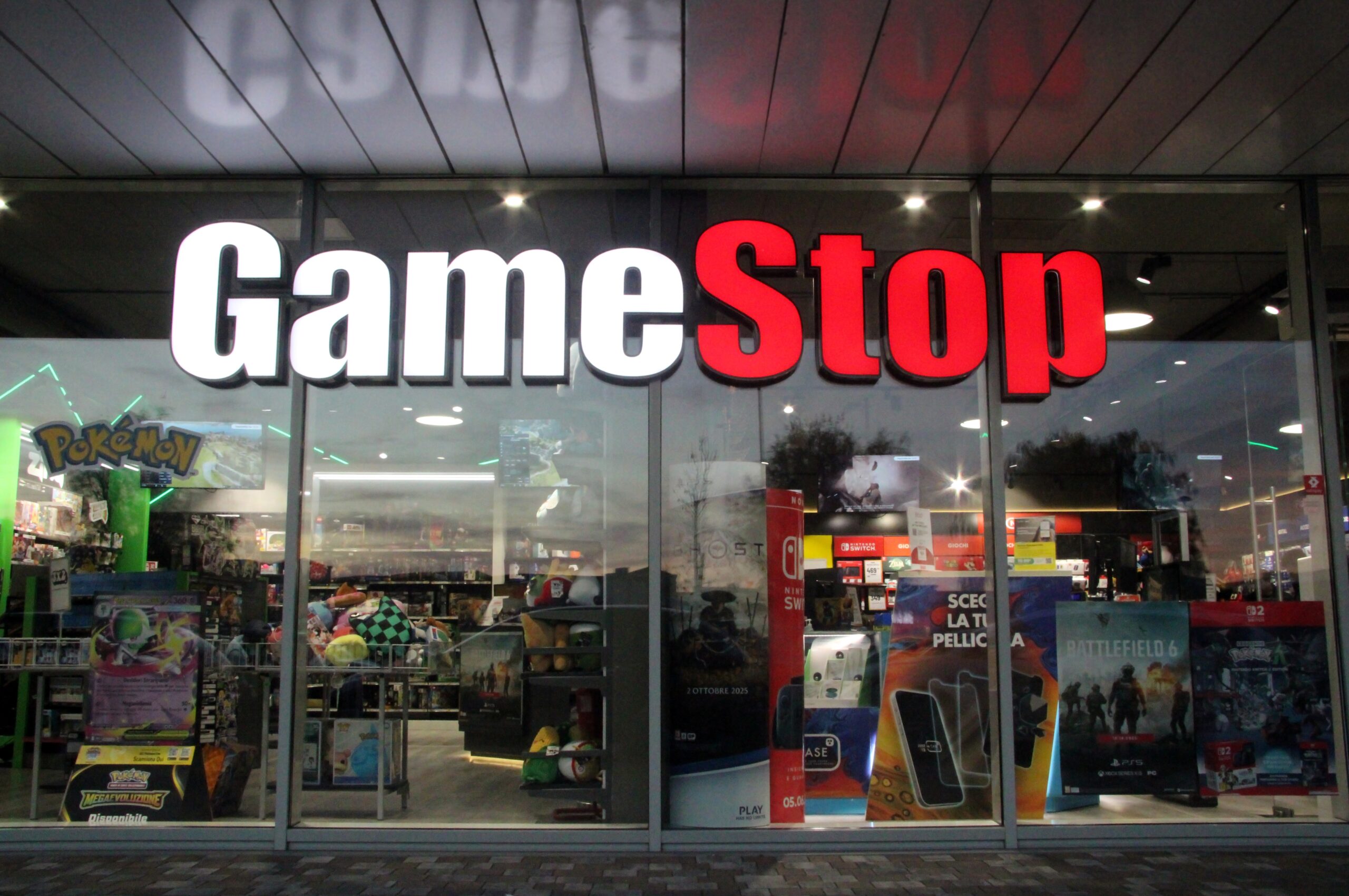 GameStop Shares Drop 4.7% After eBay Turns Down $56B Takeover Offer